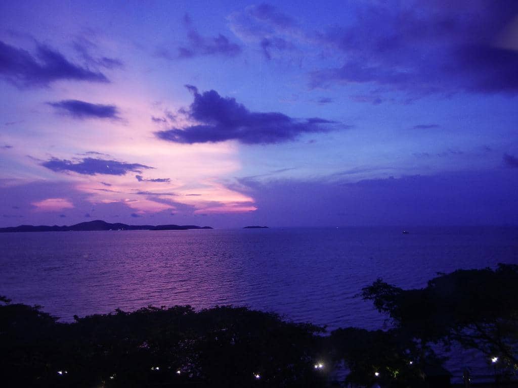 Relaxing Beachfront Ambiance