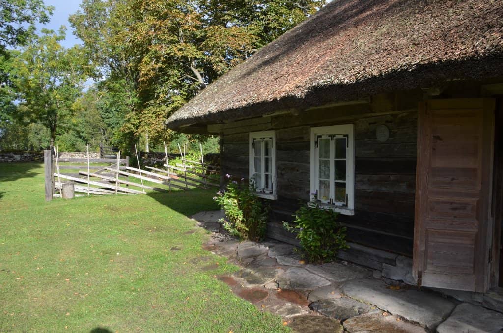 Multilingual Descriptions