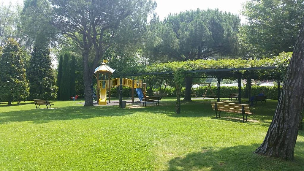 Proximity to Sirmione Castle