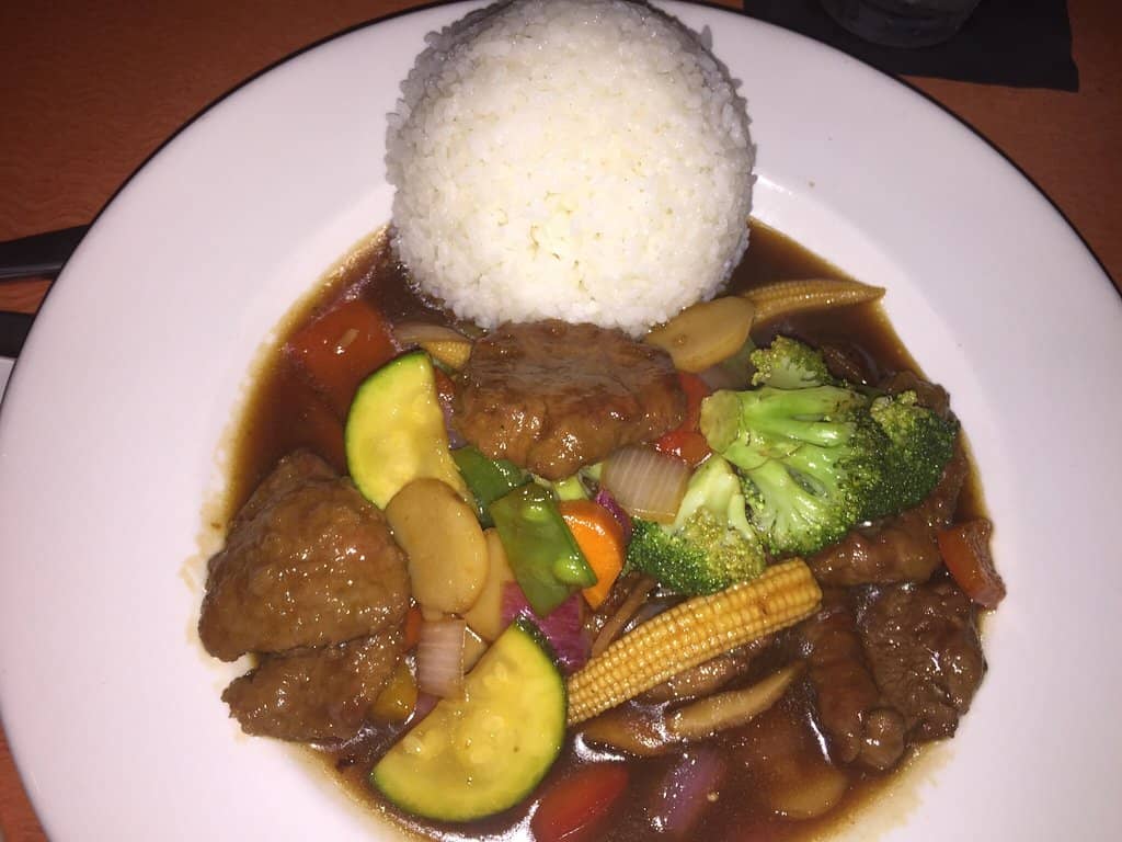 Vibrant Atmosphere & Cocktails