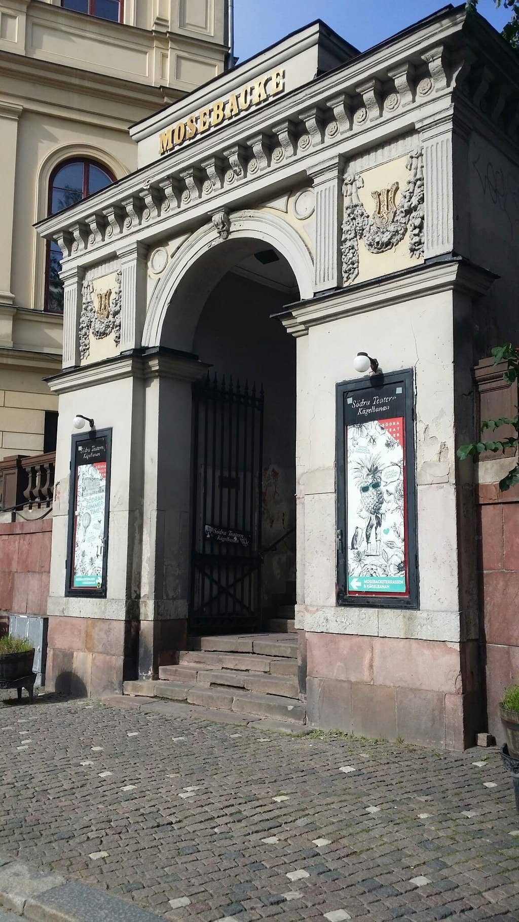 Artistic Sculptures & Greenery