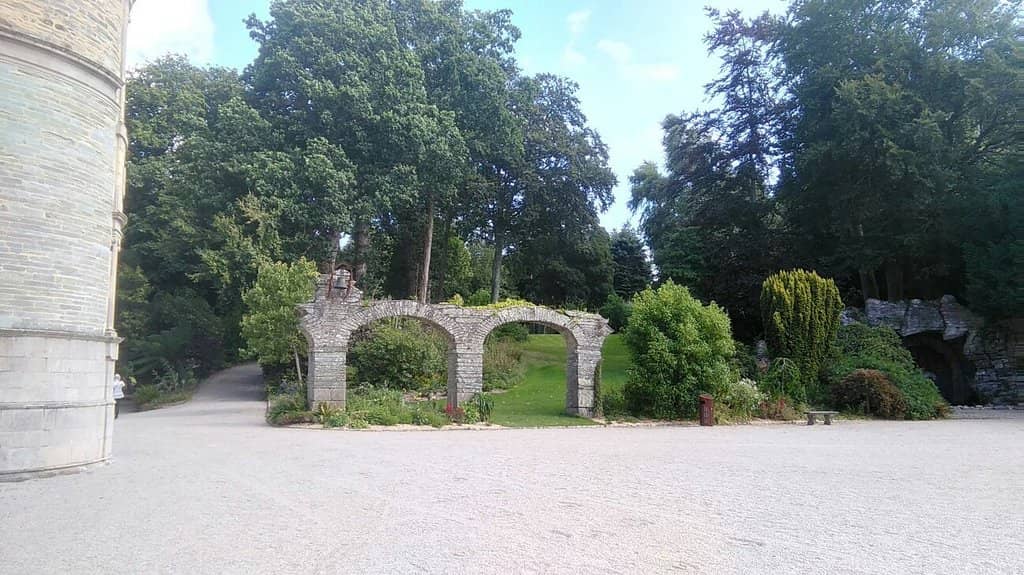 Expansive Gardens