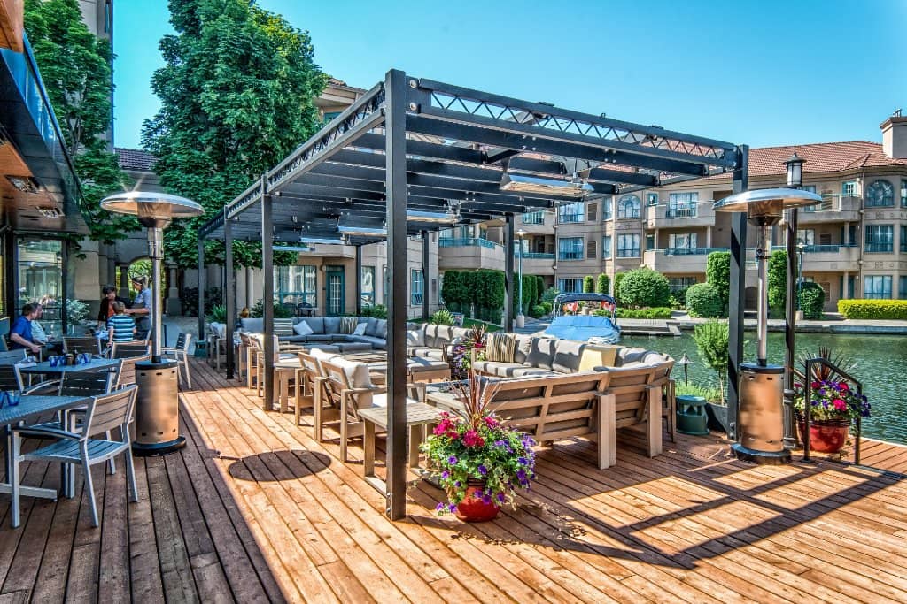 Exceptional Service & Cocktails