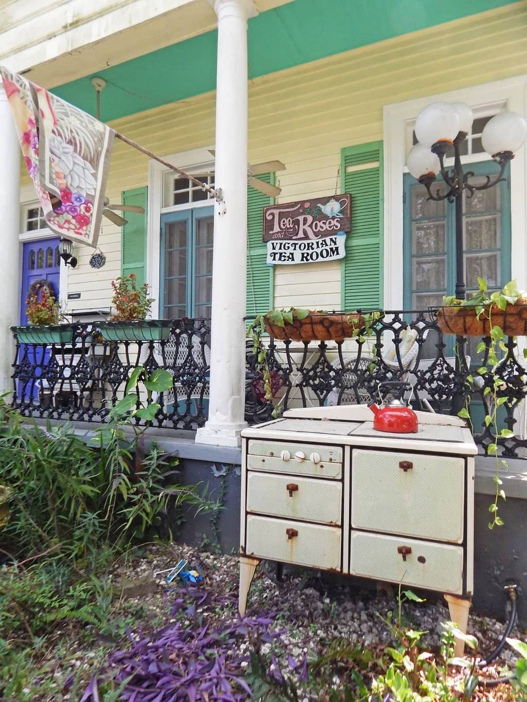 Local Cafés and Restaurants