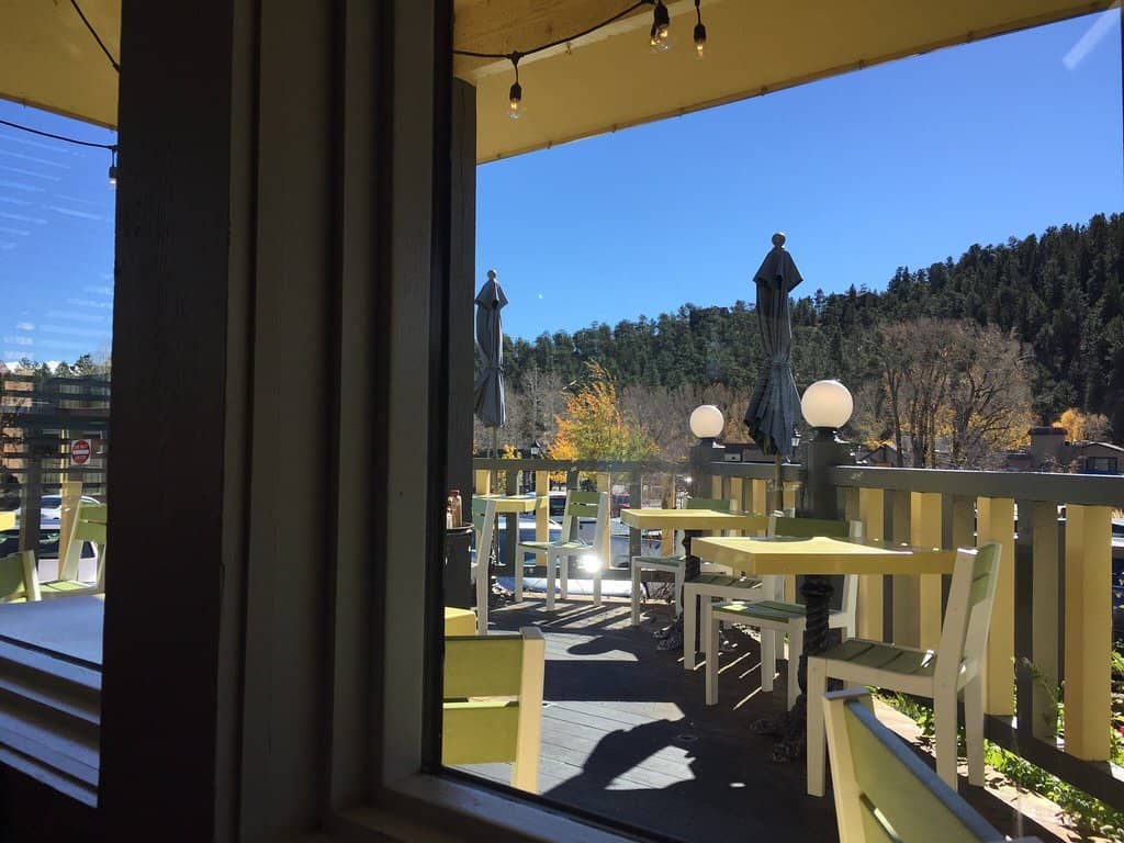 All-Day Dining & Cocktails