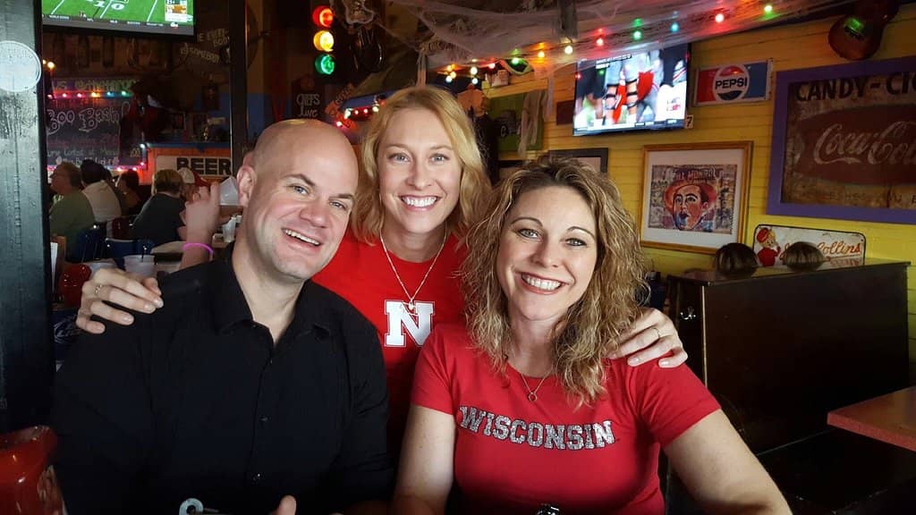 Live Music & Vibrant Atmosphere