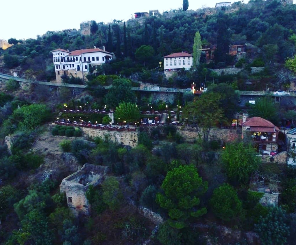 Romantic Ambiance & Special Occasions