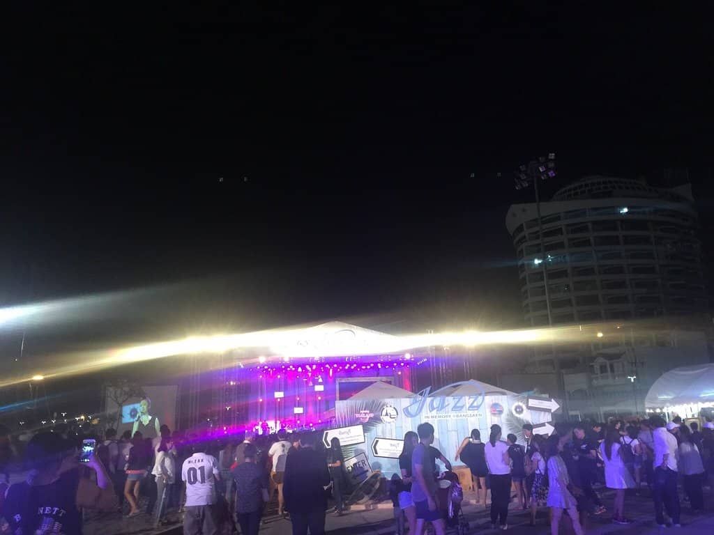 Live Music & Vibe