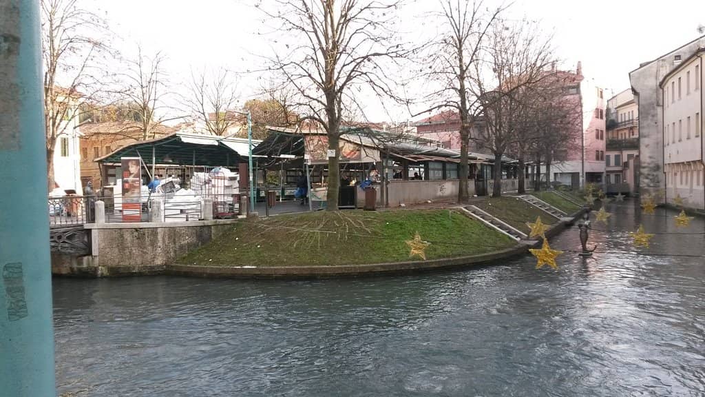 Canal-Side Cafes