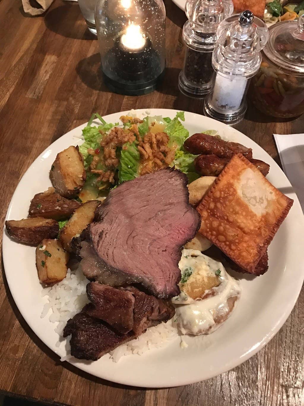 Vibrant Atmosphere & Cocktails