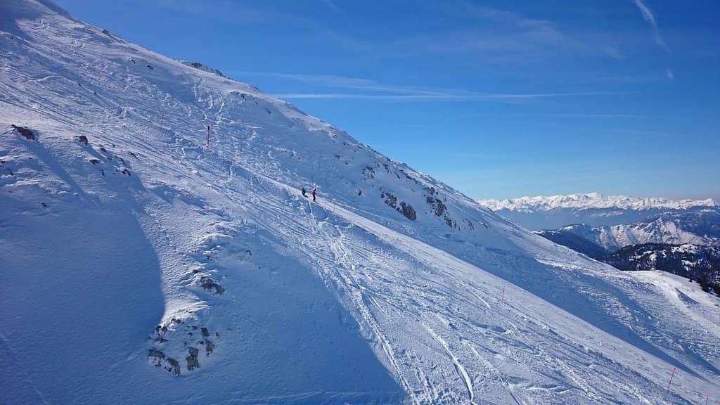 Vibrant Après-Ski Scene