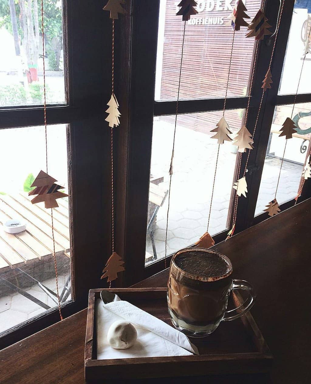 Cozy Colonial Ambiance