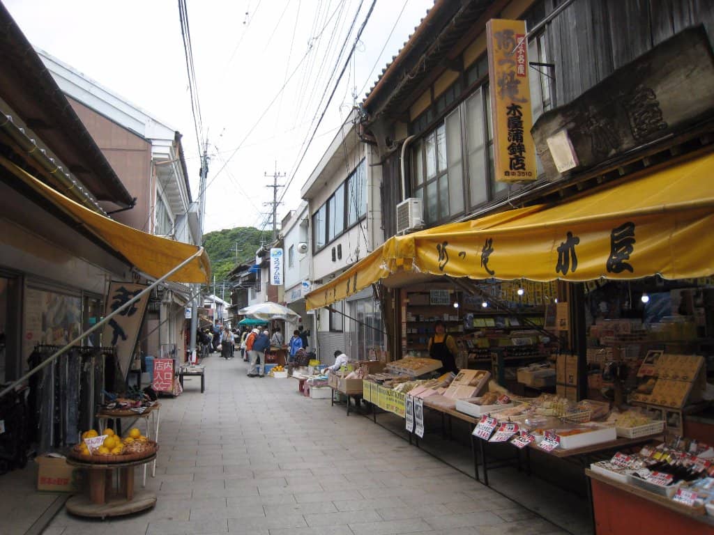 Local Crafts and Souvenirs