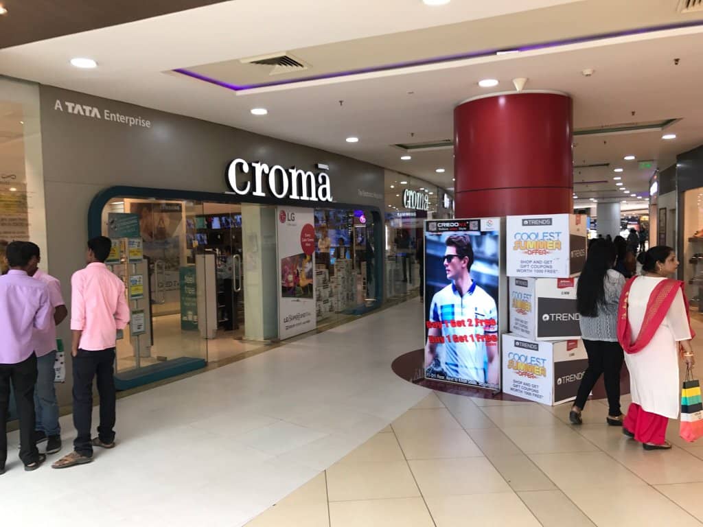 Expansive Food Court