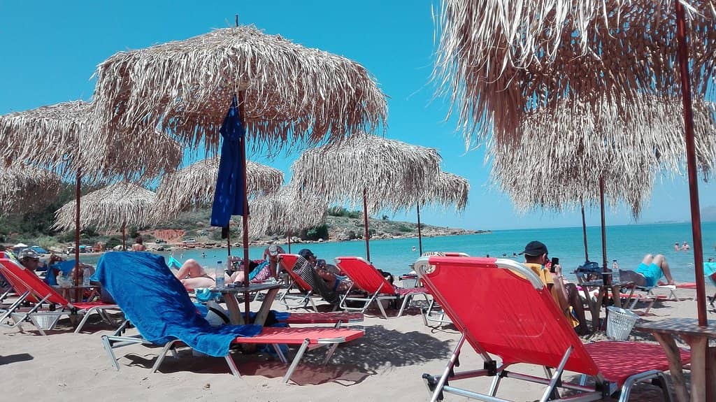 Beachfront Dining & Lounging