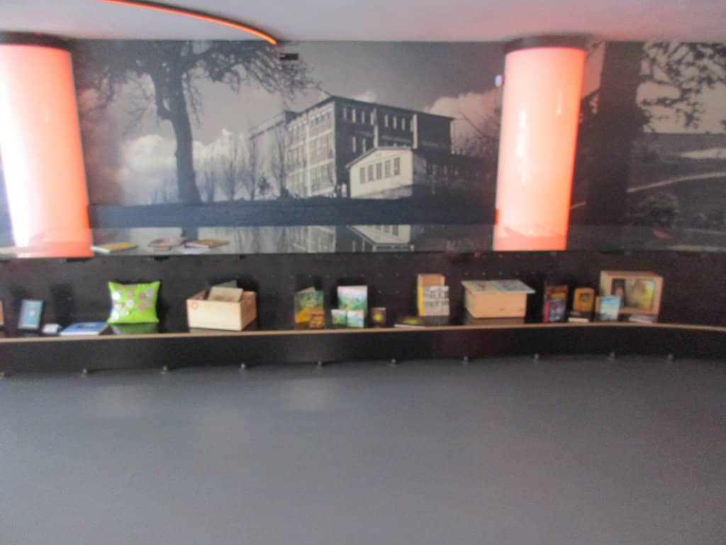 Behind-the-Scenes Tours