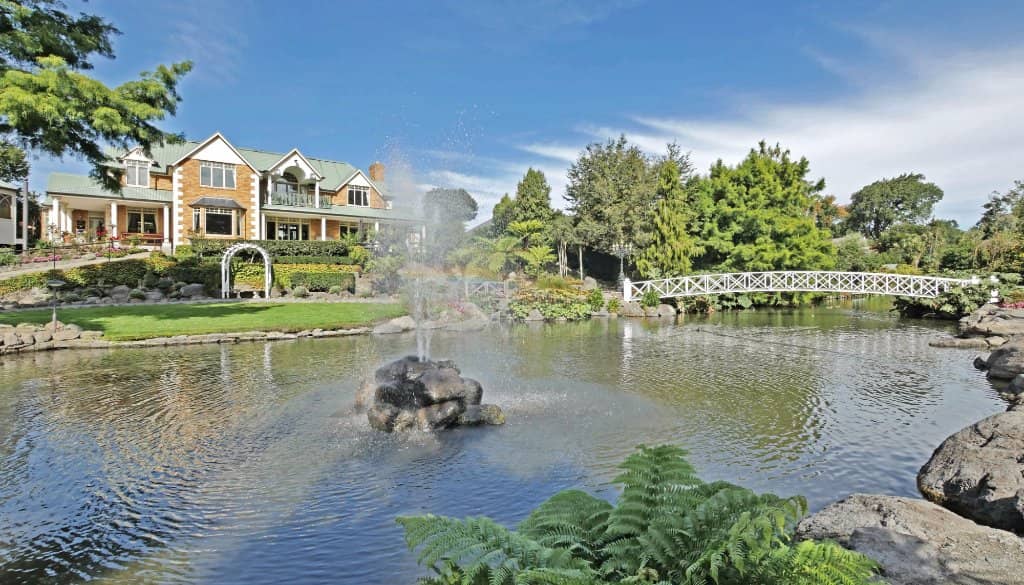 Swan Lake Gardens