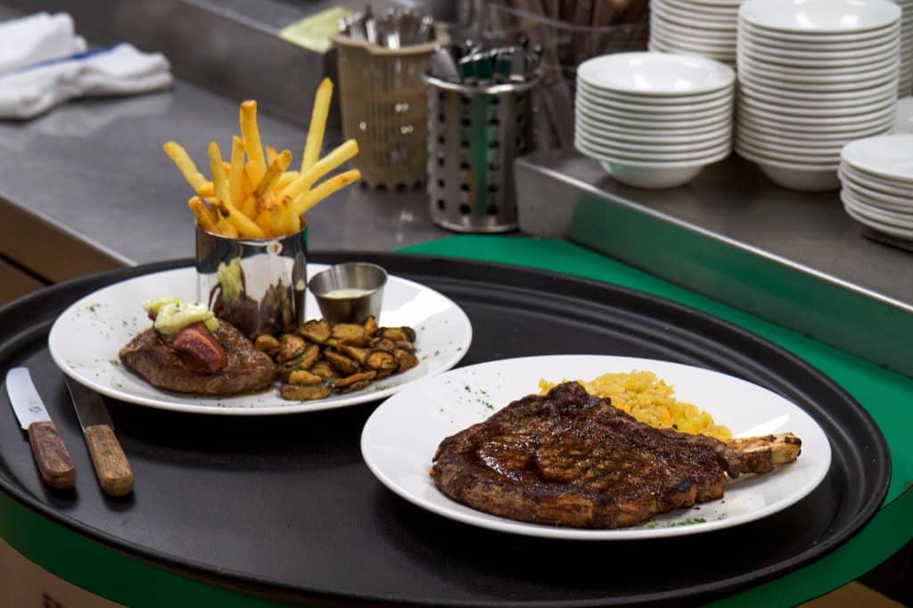 Signature Cocktails & Ambiance