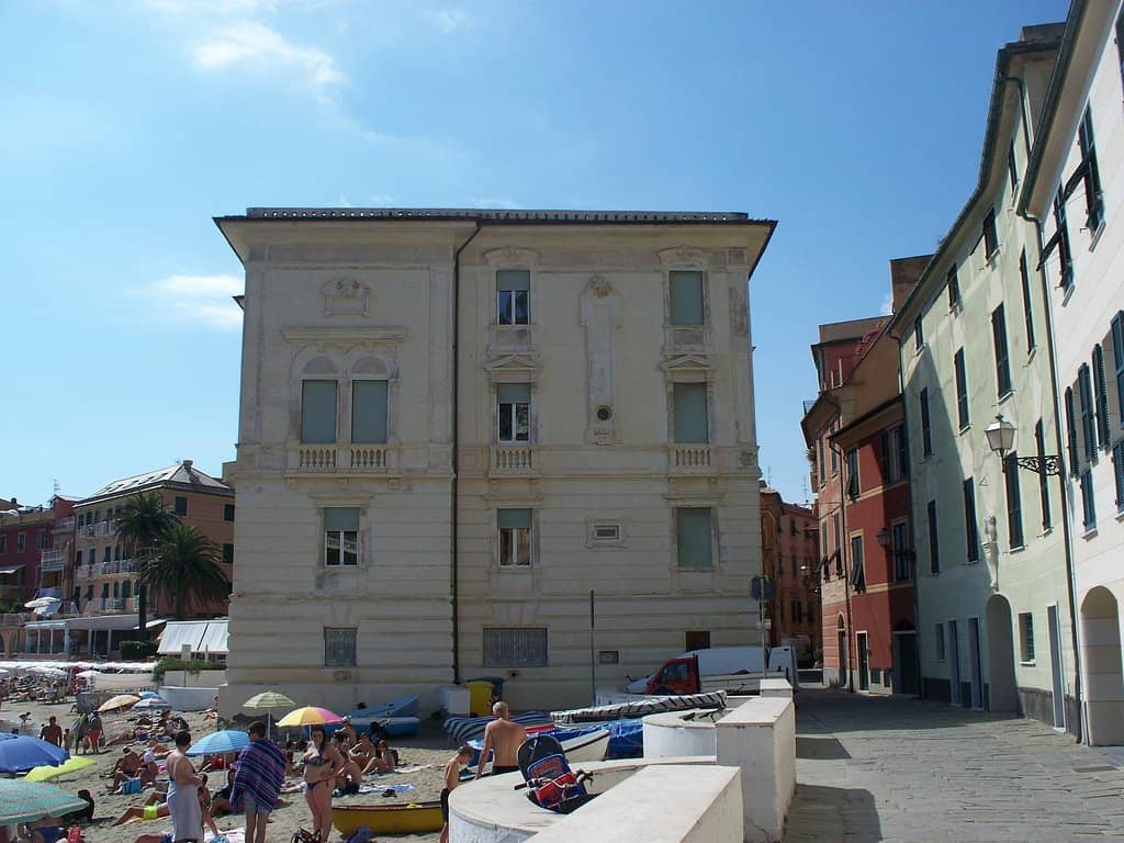 Panoramic Bay of Silence Views