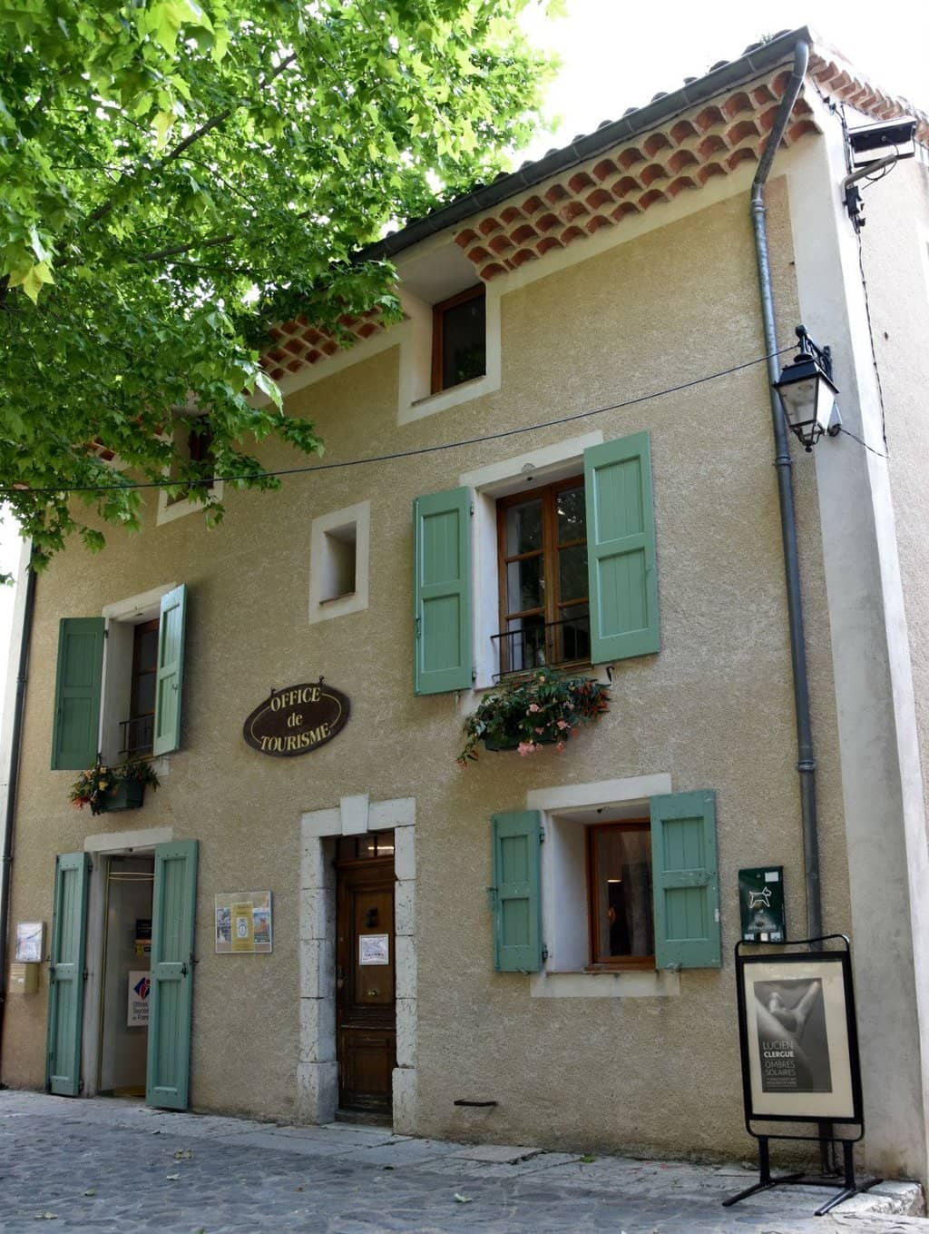 Artisanal Ceramic Shops