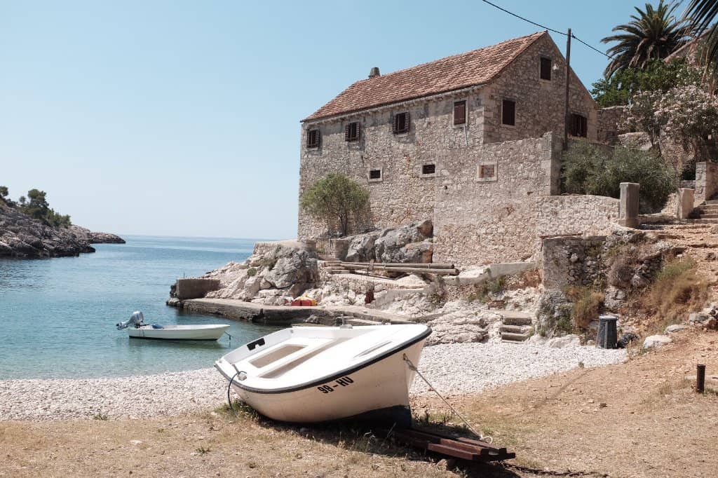 Secluded Cove Ambiance