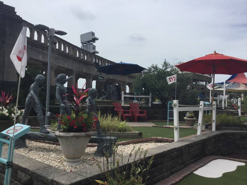 Ocean's 18 Mini Golf