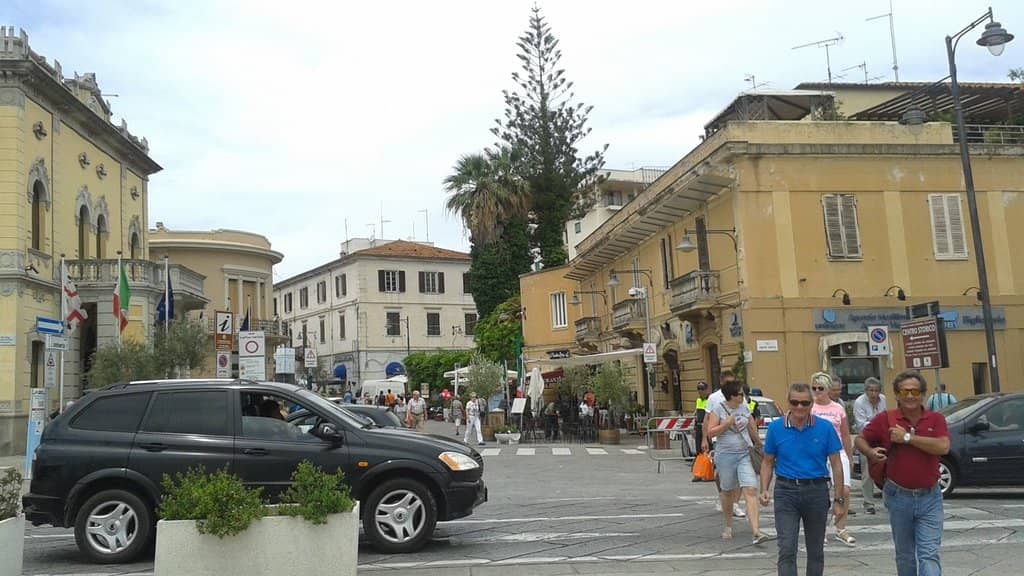 Local Boutiques & Cafes