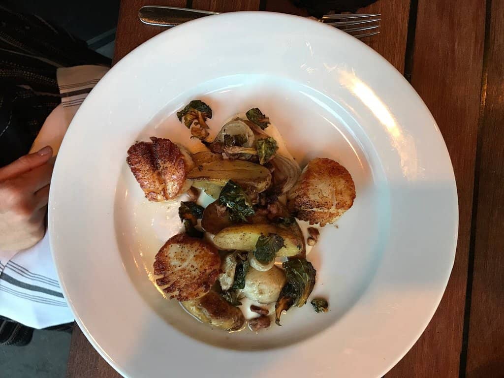 Royal Service & Ambiance