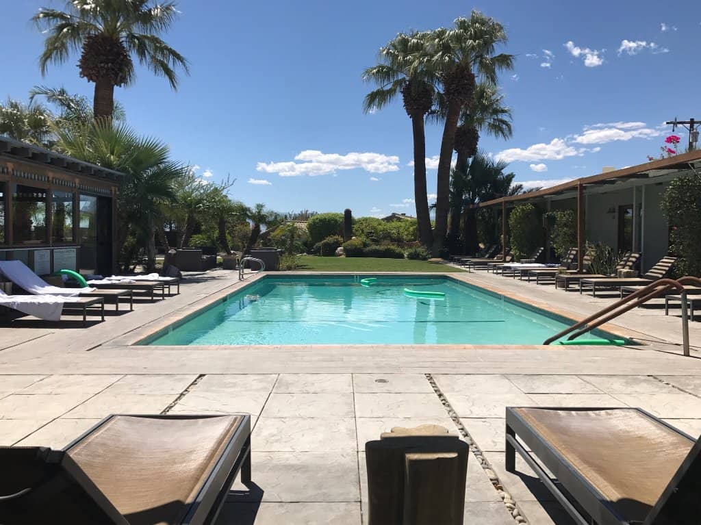 Complimentary Breakfast & Refreshments