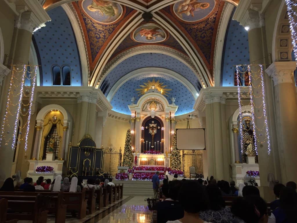 Long Aisle for Entourage