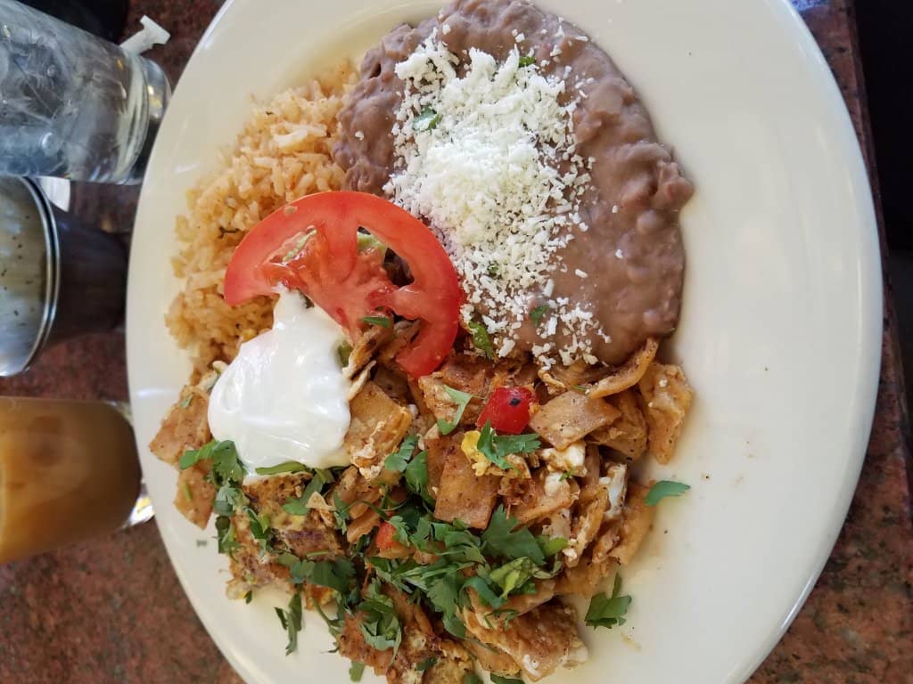 Vibrant Live Music & Ambiance