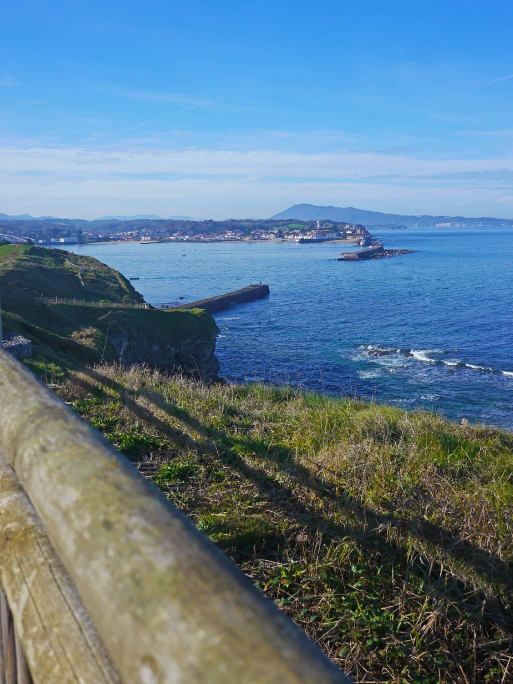 Stratified Ocean Rocks