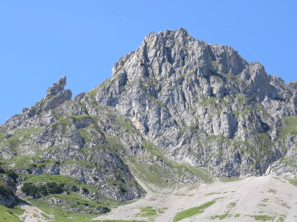 Panoramic Mountain Views