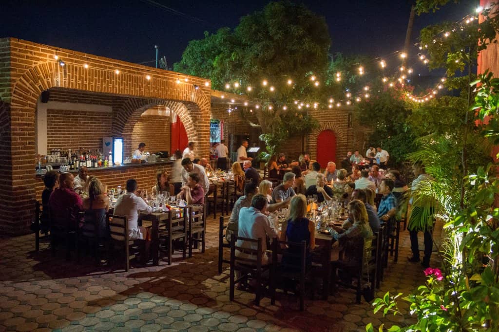 Romantic Courtyard Ambiance with Live Music
