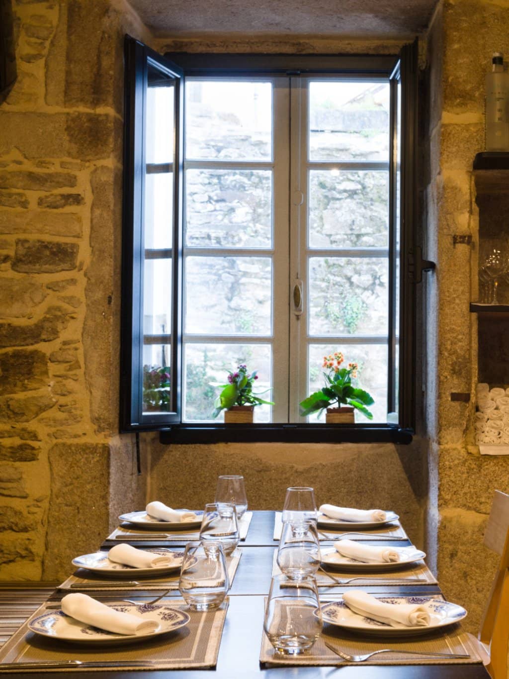 Cozy & Intimate Ambiance