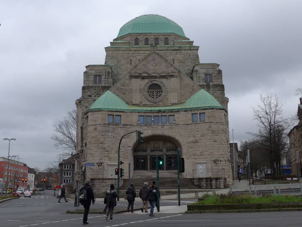 Peaceful Reflection Space