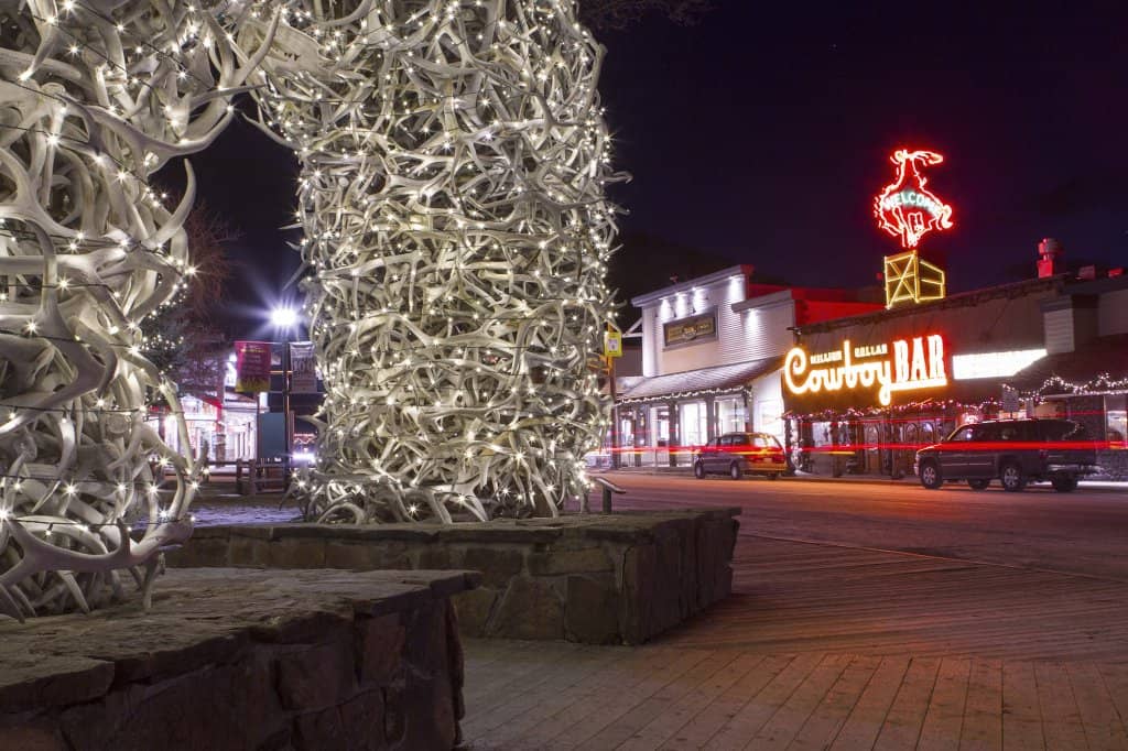 Live Music & Dancing