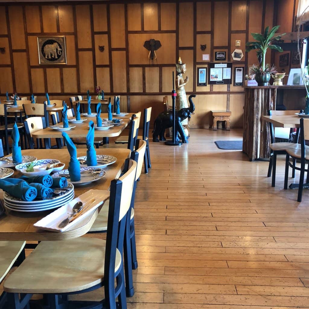 Exquisite Seafood and Traditional Dishes