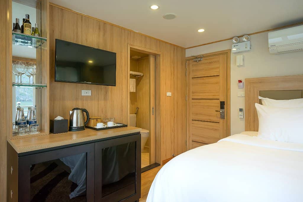 Elegant Onboard Dining