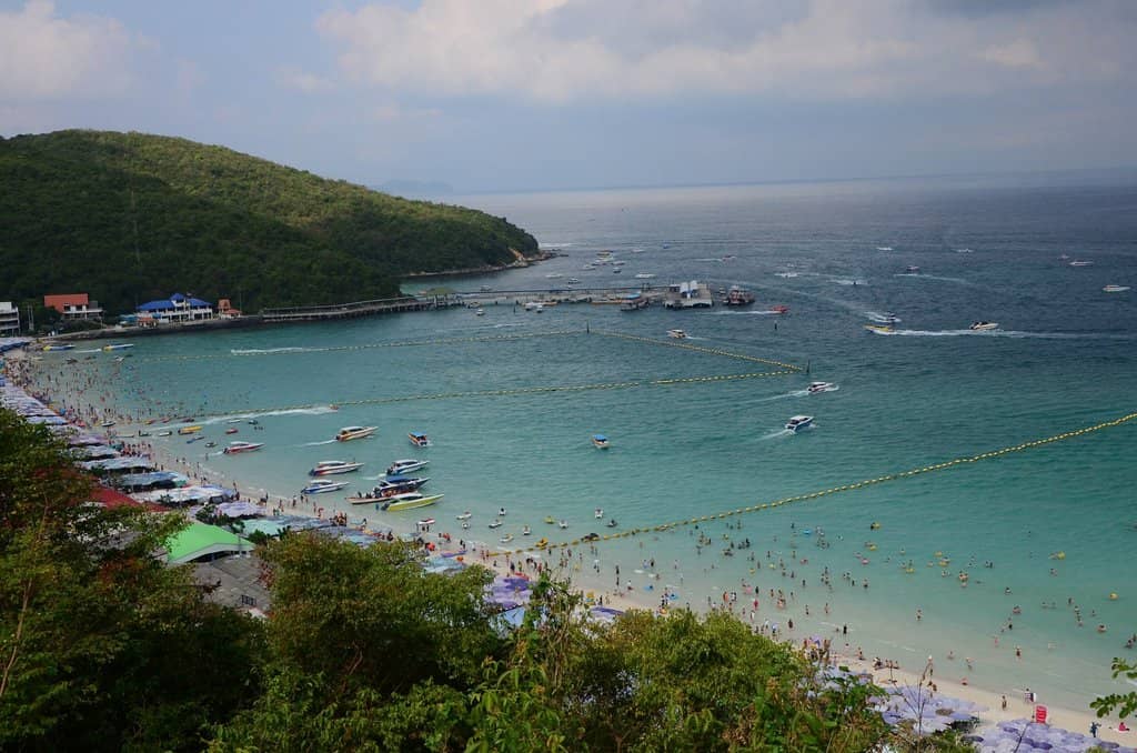 Vibrant Beachfront Scene