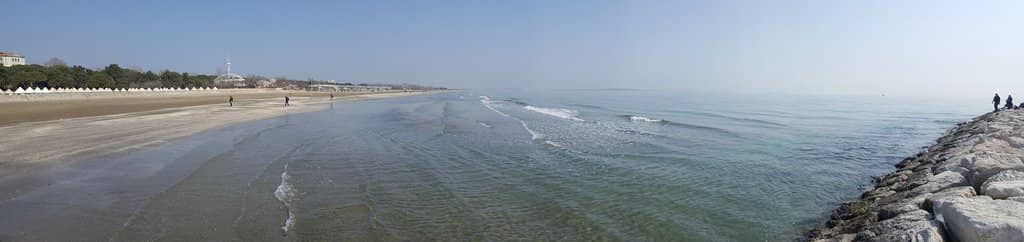 On-Site Cafés & Restaurants