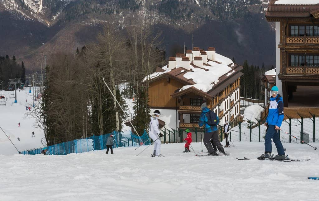 Atmospheric Night Skiing