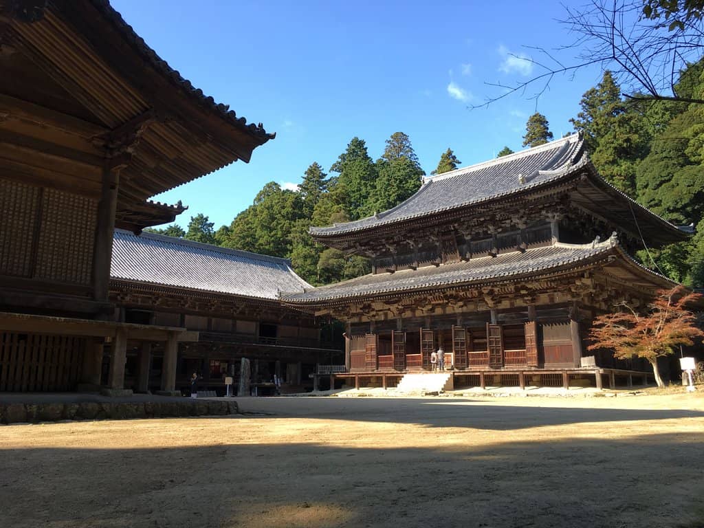 Mani-den Hall