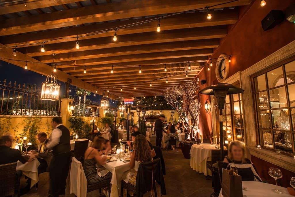 Romantic & Elegant Ambiance