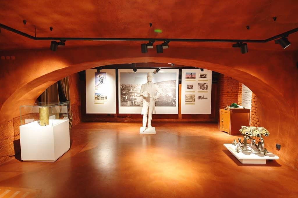 Historical Advertising & Mug Collections