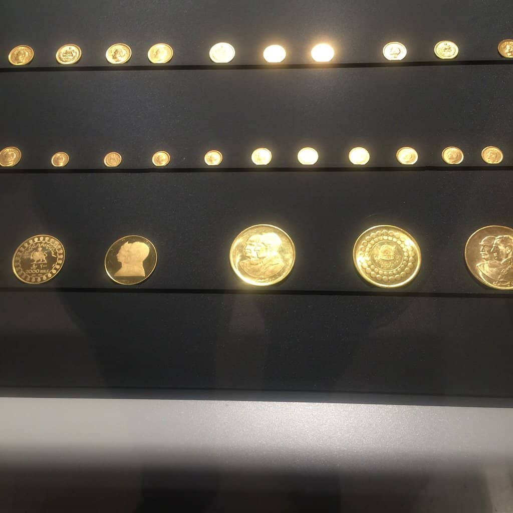 Modern Banknote Displays
