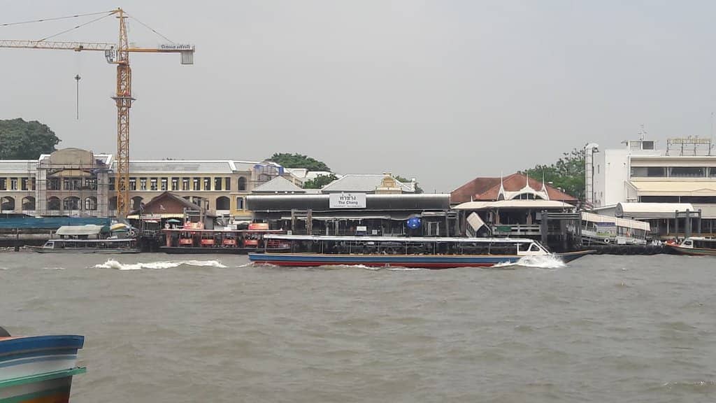 Phra Prathan Yim Rub Fah