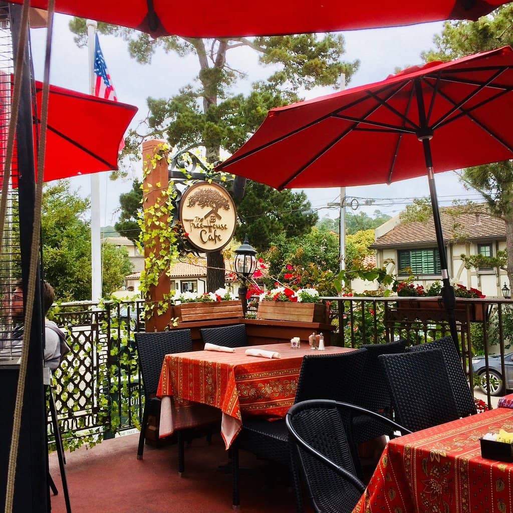 Charming Rooftop Ambiance