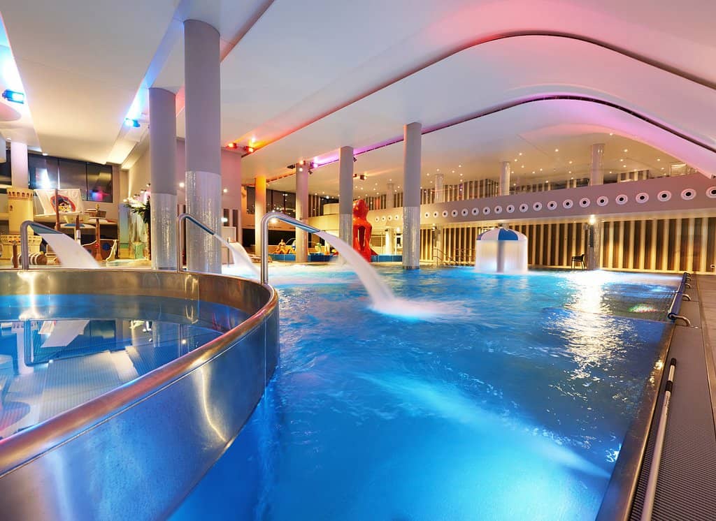 Relaxing Jacuzzi & Pools