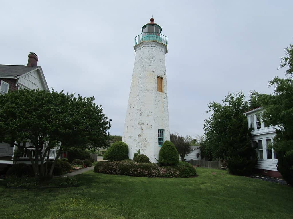 Fresnel Lens & Hourglass Bulb